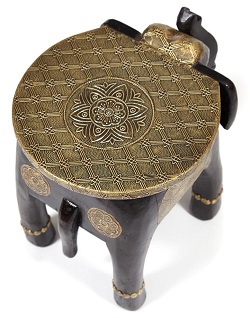 Журнальный столик из дерева в форме слона. Цвет черный/коричневый.