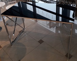 Письменный стол в стиле лофт, столешница черное стекло, каркас хромированный металл