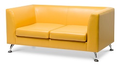 Двухместный диван из кожзама на металлических ножках.