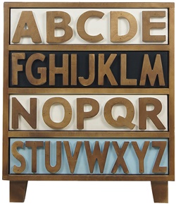 Небольшой разноцветный комод 4 ящика из массива березы, декорирован буквами английского алфавита