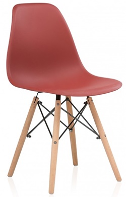 Пластиковый стул бордового цвета на деревянном каркасе