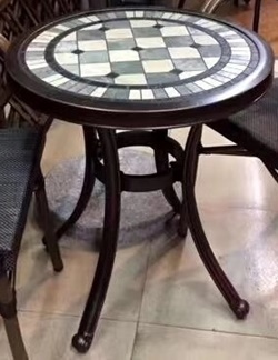 Небольшой литой стол из металла с мозаичной столешницей