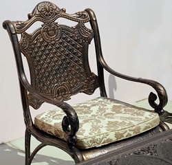 Кресло полностью металлическое с богатым декором