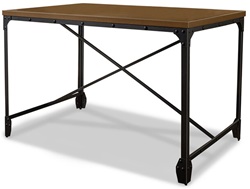Обеденный стол с массивной столешницей из натуральной сосны, опоры из металла