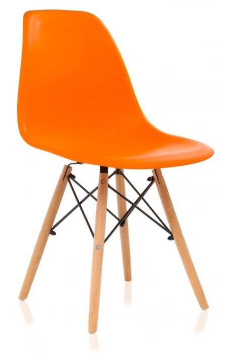 Пластиковый стул на деревянном каркасе, цвет оранжевый.