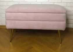 Банкетка из ткани, цвет пастельно-розовый.