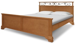 Деревянная кровать из массива сосны, спинка в изголовье декорирована кованным декором
