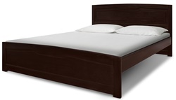 Кровать из массива сосны в классическом стиле