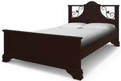 Двухспальная деревянная кровать с кованными элементами