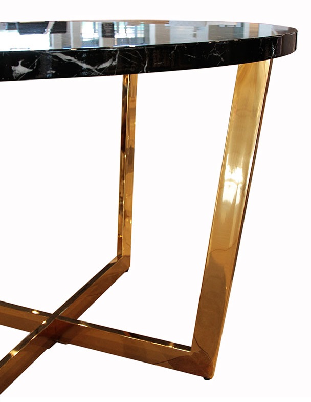 Круглый стол из МДФ на металлической опоре. 