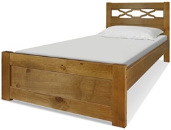 Деревянная кровать в классическом стиле из натурального дерева