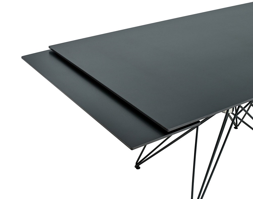 Раздвижной стол из искусственного камня. Цвет черный.