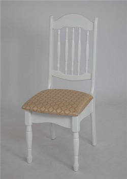 Деревянный стул с обивкой из ткани. Цвет белый, ткань с рисунком.
