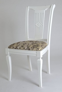 Деревянный стул с обивкой из ткани. Цвет белый, ткань с рисунком.
