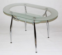 Овальный стол из стекла матовым кантом и матовым подстольем.
