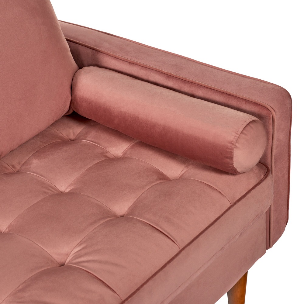 Двухместный нераскладной диван из ткани на деревянных ножках. Фрагмент обивки сиденья.