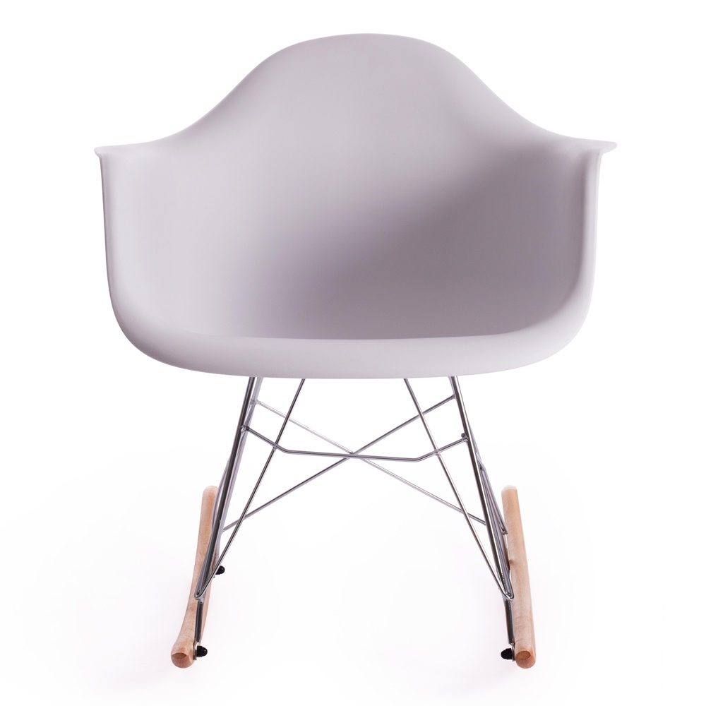 Кресло-качалка с пластиковым сиденьем белого цвета, каркас металлический, полозья из дерева 