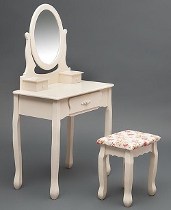 Туалетный столик из дерева с зеркалом и табуретом. Цвет слоновая кость.
