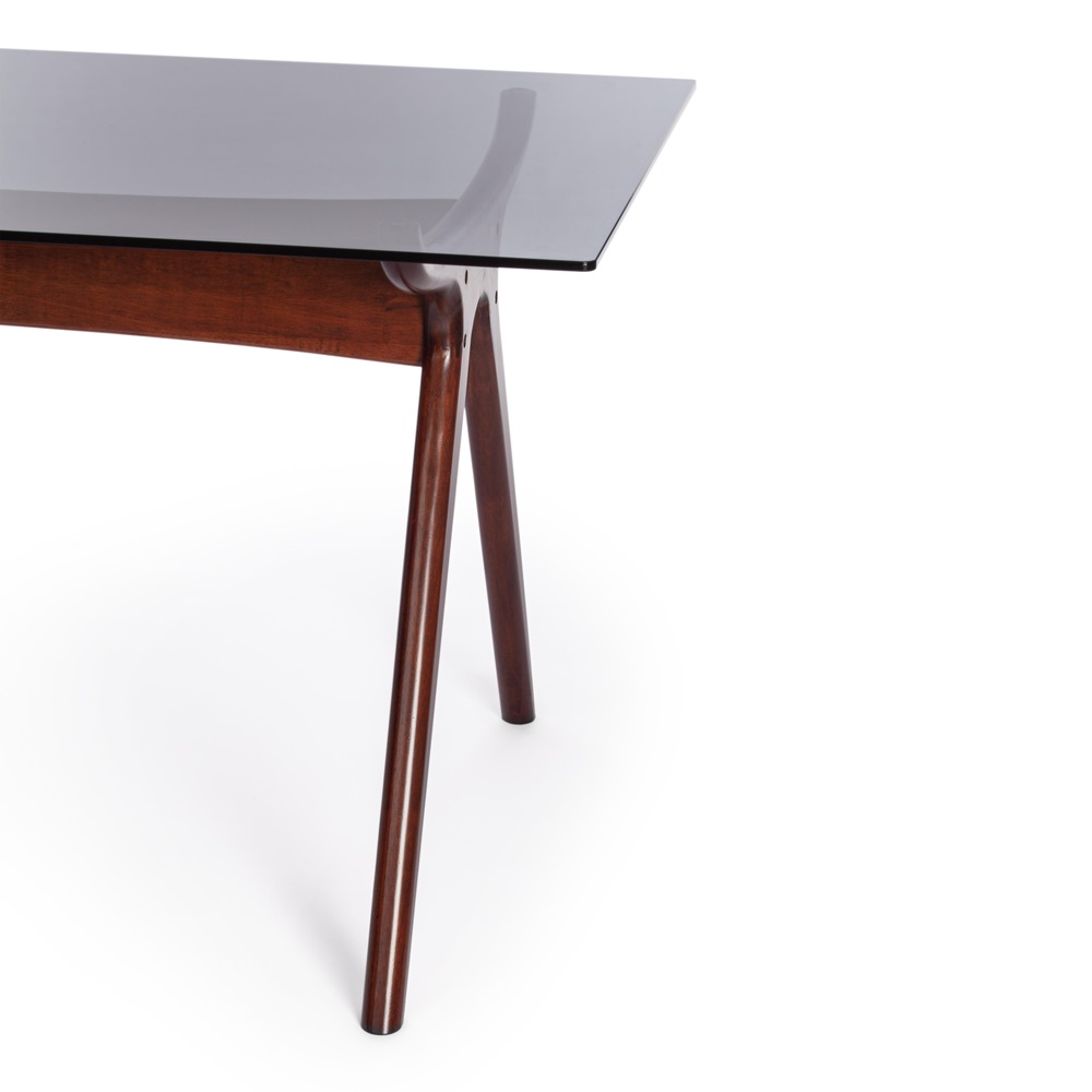 Обеденный стол в современном стиле, изготовлен из натурального дерева, столешница стекло