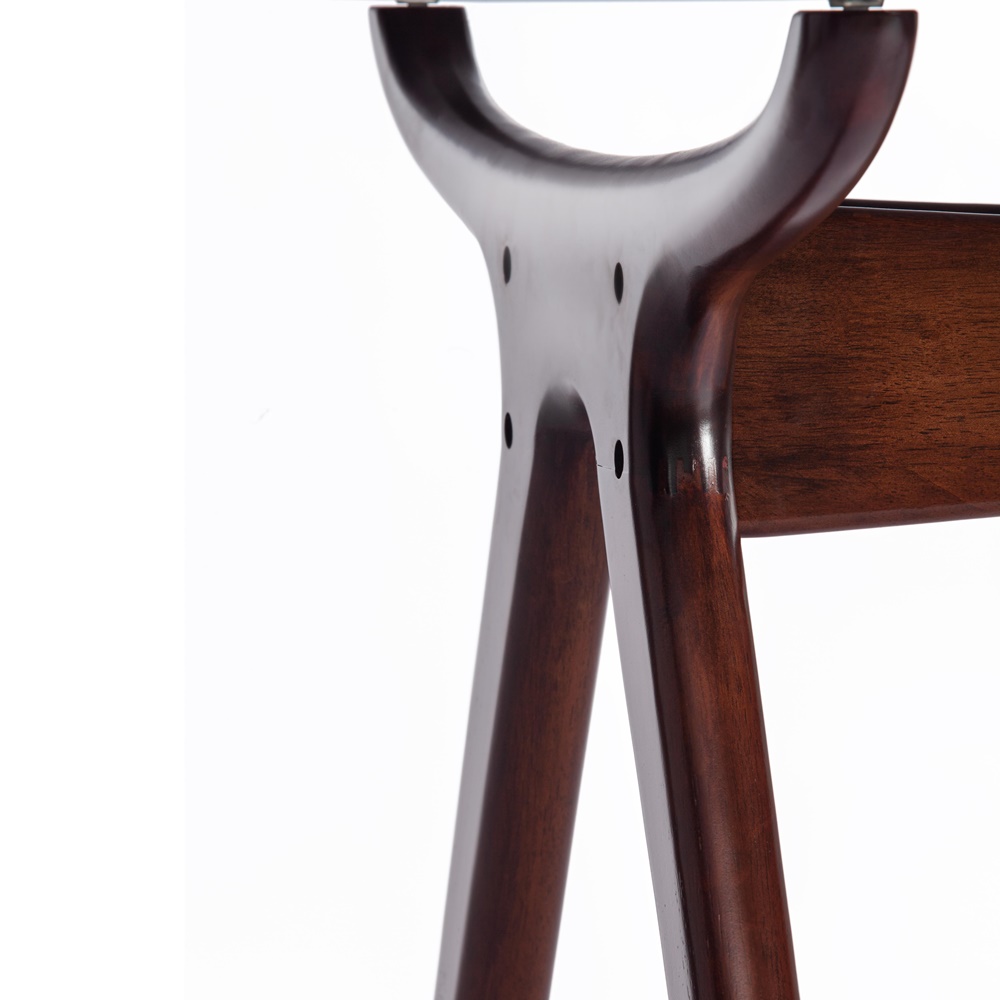 Обеденный стол в современном стиле, изготовлен из натурального дерева, столешница стекло
