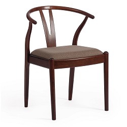 Элегантный стул из натуральной древесины гевеи с мягким сиденьем из ткани и удобной жесткой спинкой.