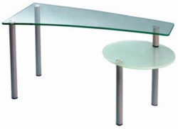 Журнальный столик из стекла и металла в современном стиле