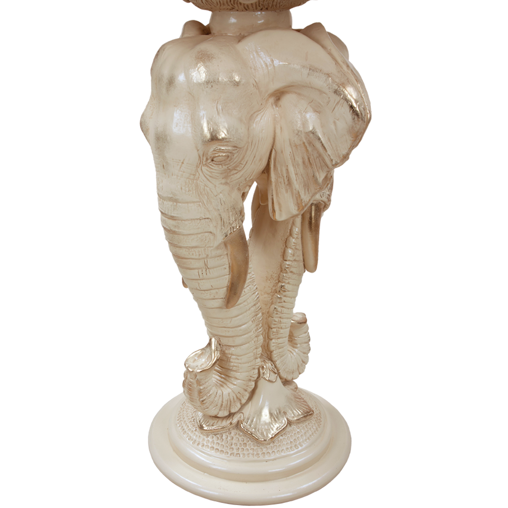 Декоративные элементы – скульптура слона, отлиты из коелгинского мрамора.