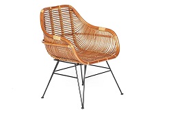 Кресло из плетенного сиденья на металлических ножках в стиле Кантри