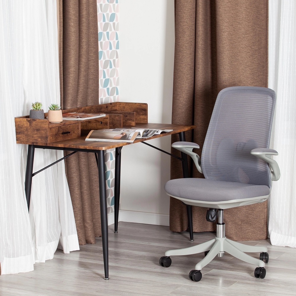 Кресло офисное из ткани. Цвет: серый. Фото в интерьере.