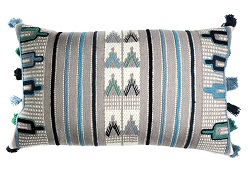 Чехол на подушку с этническим орнаментом. Цвет бежевый, черный,голубой.