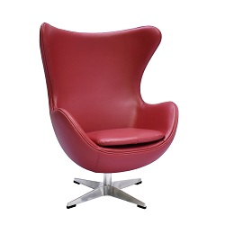 Кресло из натуральной кожи красного цвета.
