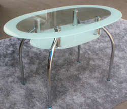 Стеклянный обеденный стол.  Размеры (д*ш*в): 120*70*75 см. Цвет стекла : белый.