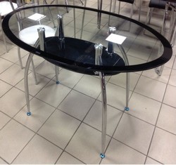 Стеклянный обеденный стол.  Размеры (д*ш*в): 120*70*75 см. Цвет стекла : черный.