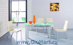 Обеденный стол на металлокаркасе c раздвижной стеклянной столешницей. Размер: ширина 80 см, длина 110/138 см, высота 75 см.