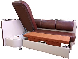 Угловой диван со встроенным спальным местом и емкостью для хранения.