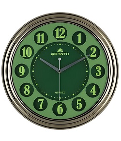 Круглые настенные часы с зелёным циферблатом.