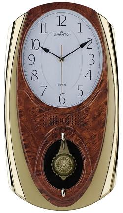 Часы настенные с овальным циферблатом и маятником.