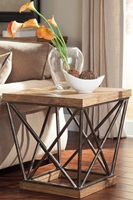 Квадратный деревянный столик на металлической каркасе. Цвет светло- коричневый.
