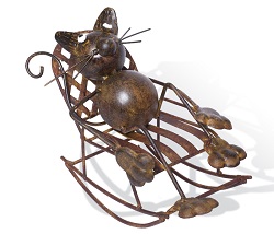 фигурка из металла - кот в кресле качалке