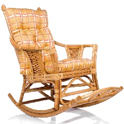 Кресло-качалка из ротанга с подушкой. Цвет: золотой мёд.