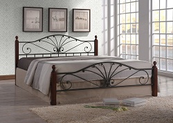 Двуспальная кровать с изящной металлической ковкой