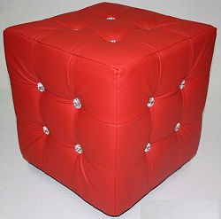 Красный пуф-куб. Украшен стразами 'сваровски'.