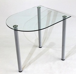 Полуовальный стол из стекла. Стекло прозрачное.