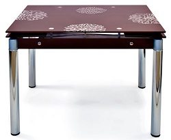 Раскладной стол из стекла цвета бордо.