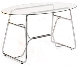 Обеденный стеклянный стол на металлическом основании