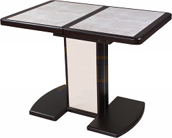 Раздвижной стол с керамической плиткой на столешнице.