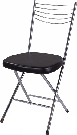 Складной металлический стул с мягким сиденьем.